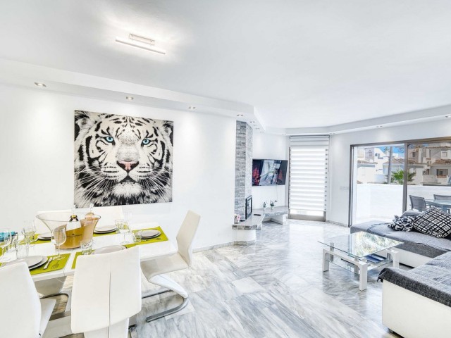 Apartamento con 2 Dormitorios  en Elviria