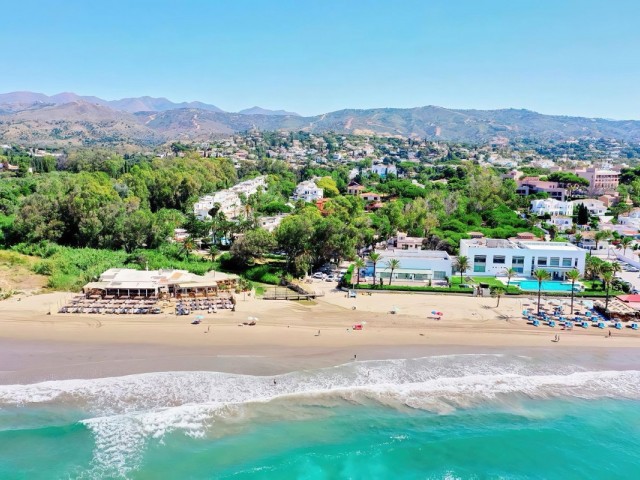 Apartamento con 2 Dormitorios  en Elviria