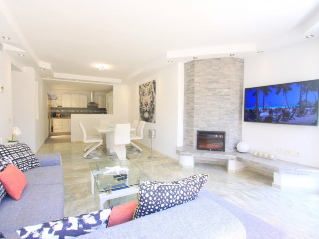 Apartamento con 2 Dormitorios  en Elviria