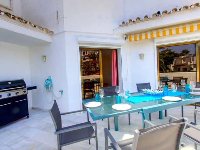 Apartamento con 2 Dormitorios  en Elviria