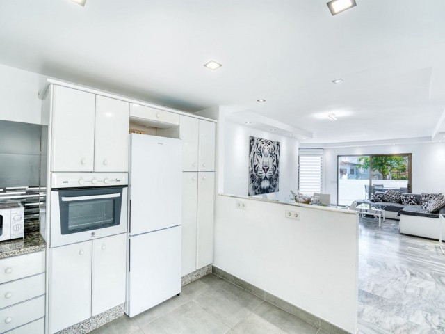 Apartamento con 2 Dormitorios  en Elviria