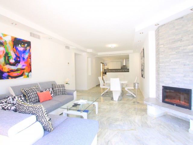 Apartamento con 2 Dormitorios  en Elviria