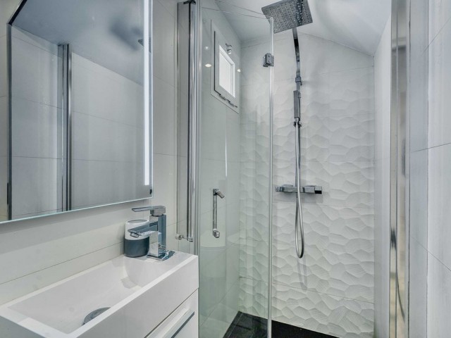 Apartamento con 2 Dormitorios  en Elviria
