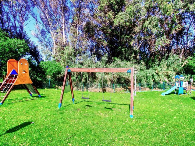 Apartamento con 2 Dormitorios  en Elviria