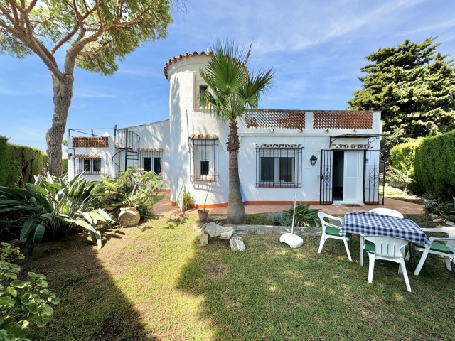 4 Bedrooms Villa in Calahonda
