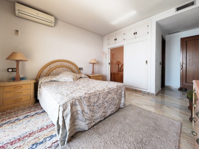 Apartamento con 5 Dormitorios  en Los Boliches