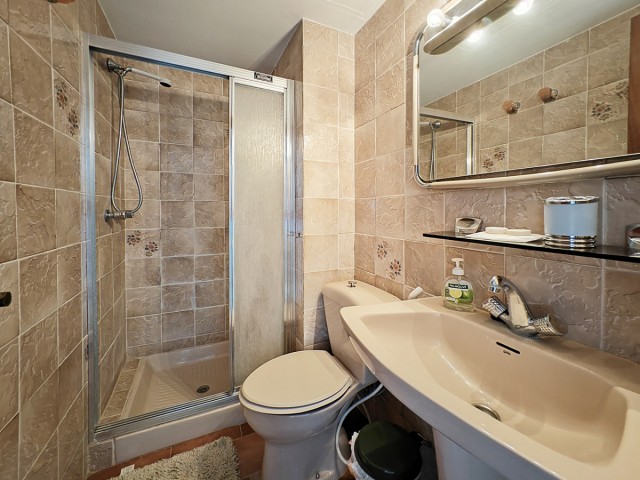 Apartamento con 5 Dormitorios  en Los Boliches