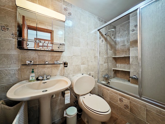 Apartamento con 5 Dormitorios  en Los Boliches