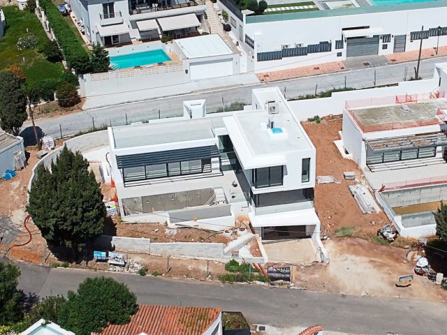 4 Bedrooms Villa in El Chaparral