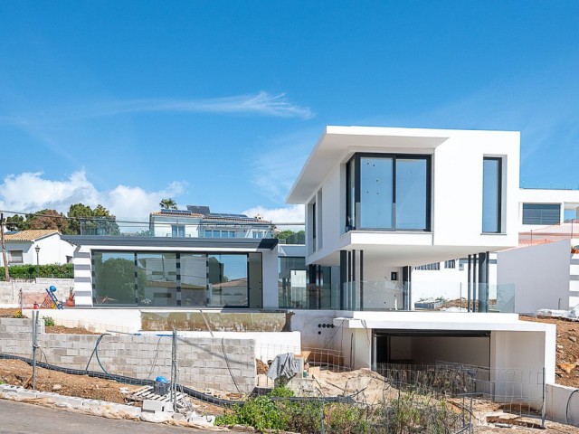 4 Bedrooms Villa in El Chaparral