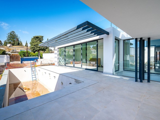 4 Bedrooms Villa in El Chaparral