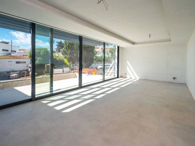 4 Bedrooms Villa in El Chaparral