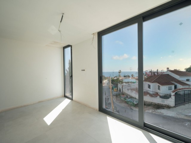 4 Bedrooms Villa in El Chaparral