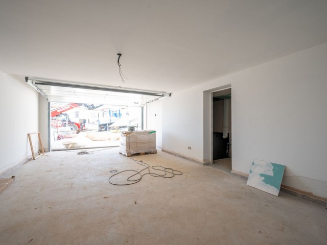 4 Bedrooms Villa in El Chaparral
