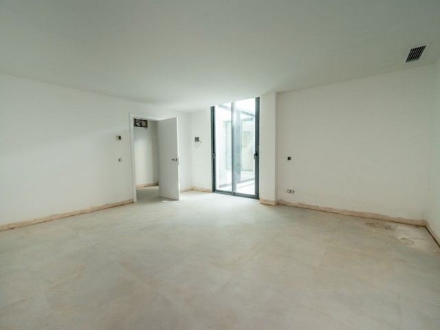4 Bedrooms Villa in El Chaparral
