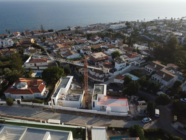 4 Bedrooms Villa in El Chaparral