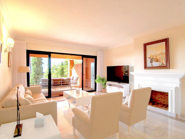 Apartment, Monte Halcones, R4437421