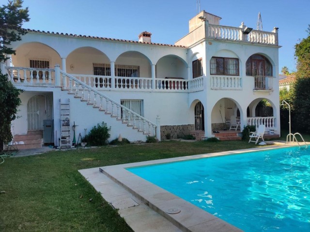 Villa, Marbesa, R4653058