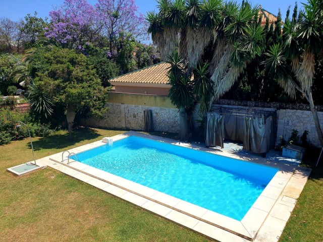 Villa, Marbesa, R4653058