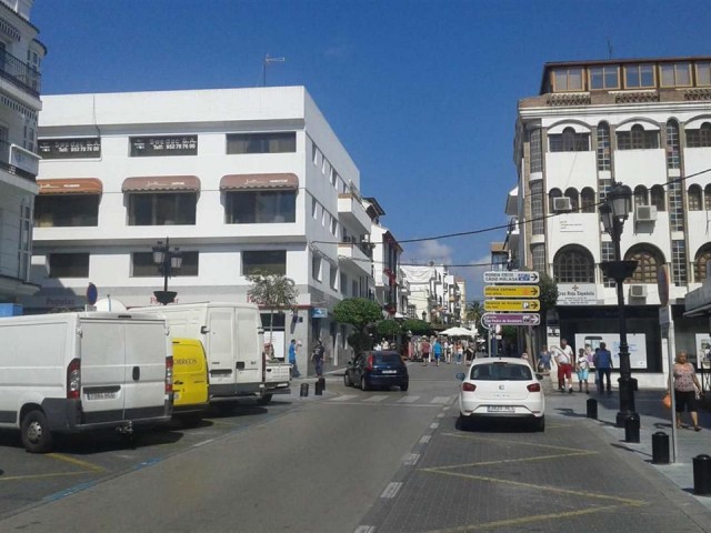 Comercial con 0 Dormitorios  en San Pedro de Alcántara