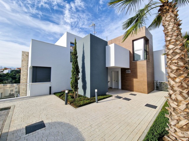 Apartamento con 2 Dormitorios  en Cabopino