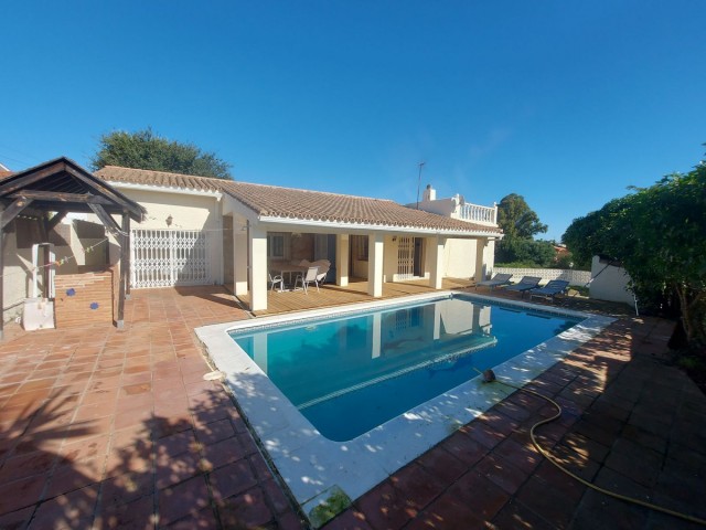 4 Soveroms Villa i Manilva
