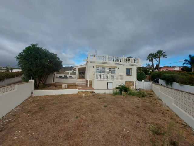 4 Soveroms Villa i Manilva