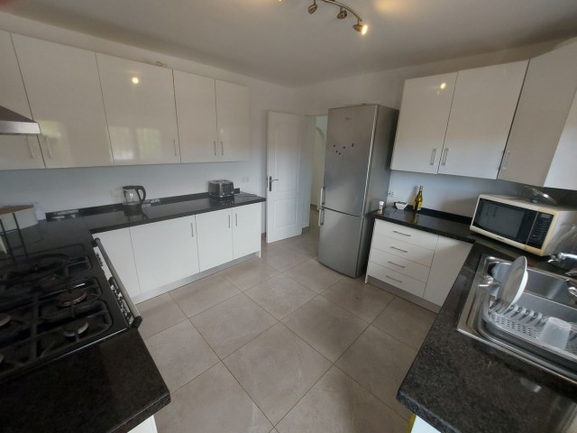 4 Soveroms Villa i Manilva