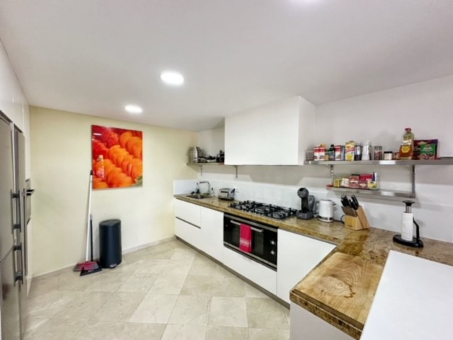 Villa avec 5 Chambres  à La Heredia