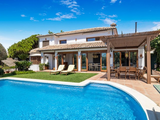 6 Bedrooms Villa in Marbesa