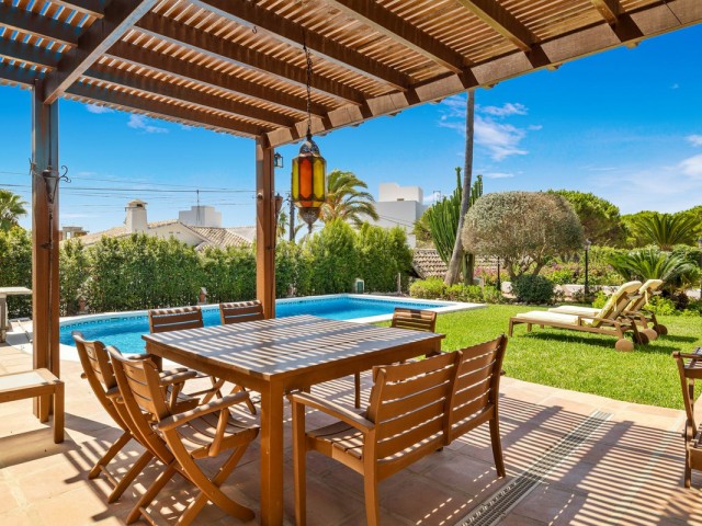 6 Bedrooms Villa in Marbesa