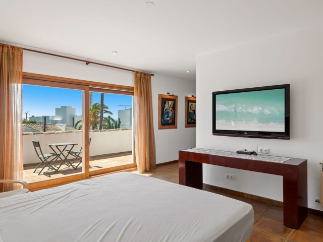 6 Bedrooms Villa in Marbesa