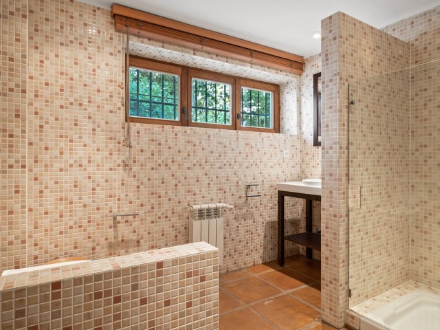 6 Bedrooms Villa in Marbesa