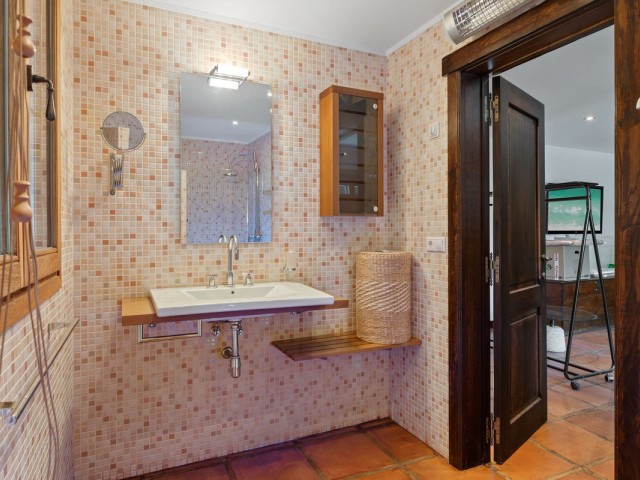 6 Bedrooms Villa in Marbesa