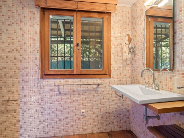 6 Bedrooms Villa in Marbesa