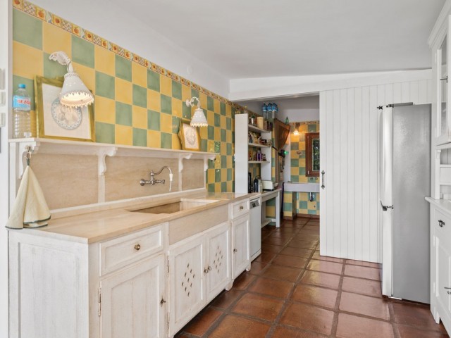 6 Bedrooms Villa in Marbesa