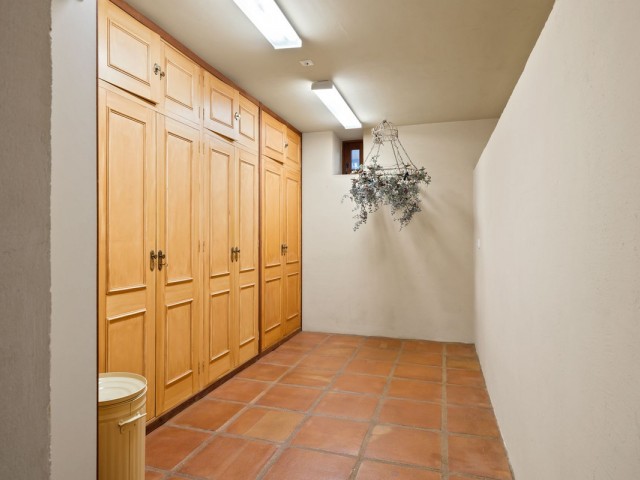 6 Bedrooms Villa in Marbesa