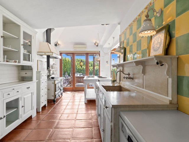 6 Bedrooms Villa in Marbesa