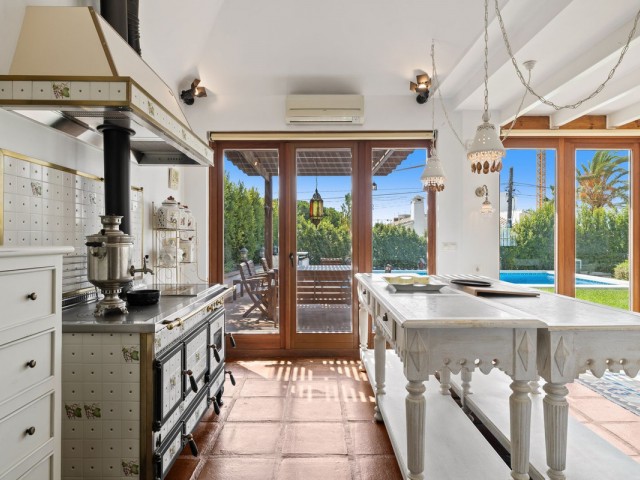 6 Bedrooms Villa in Marbesa