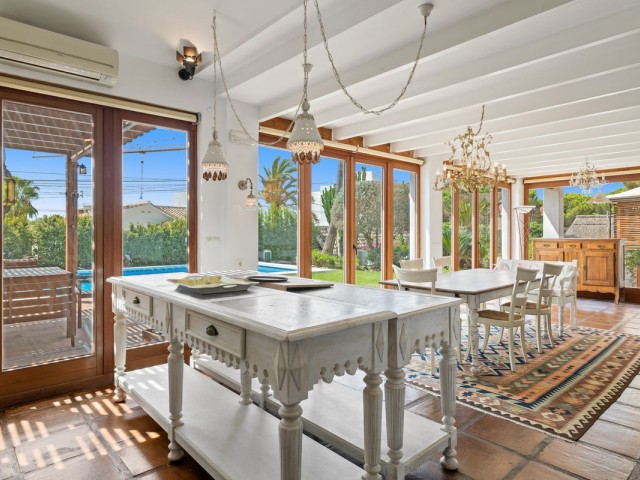 6 Bedrooms Villa in Marbesa