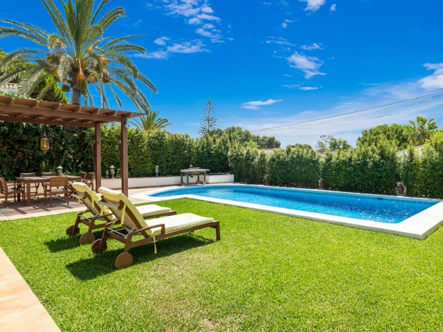 6 Bedrooms Villa in Marbesa