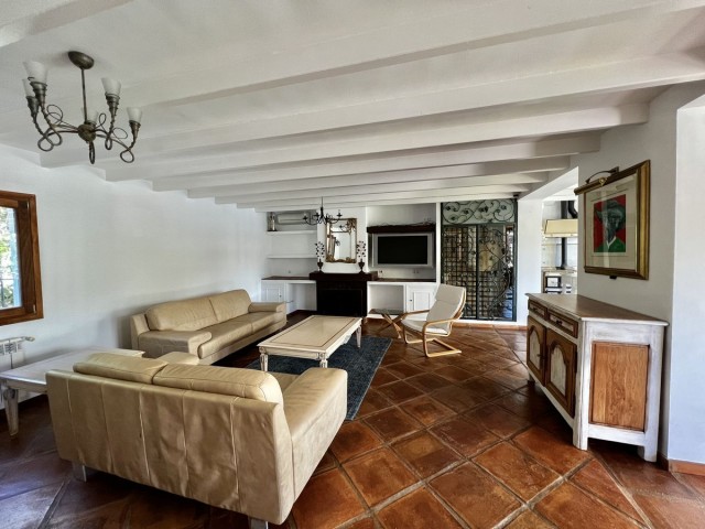 6 Bedrooms Villa in Marbesa