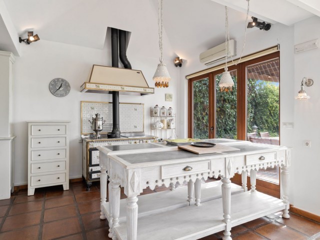 6 Bedrooms Villa in Marbesa