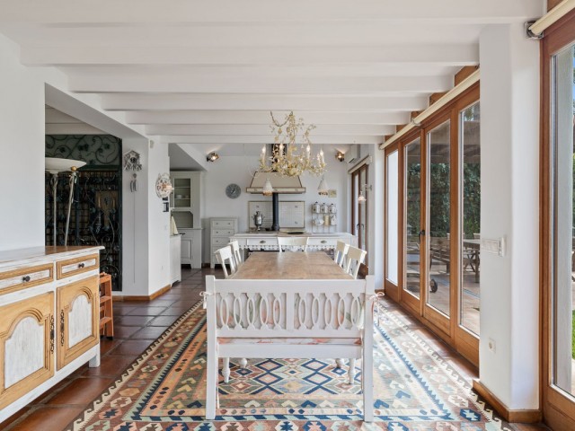 6 Bedrooms Villa in Marbesa