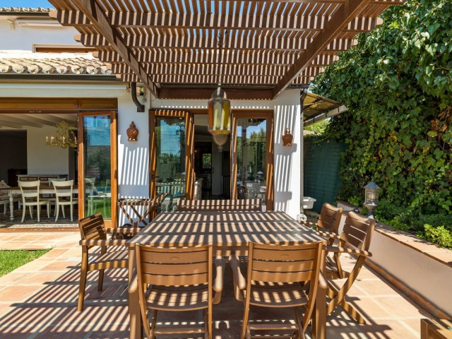 6 Bedrooms Villa in Marbesa