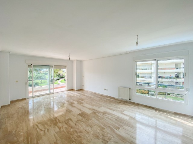 Huoneisto, Guadalmina Alta, R4851319