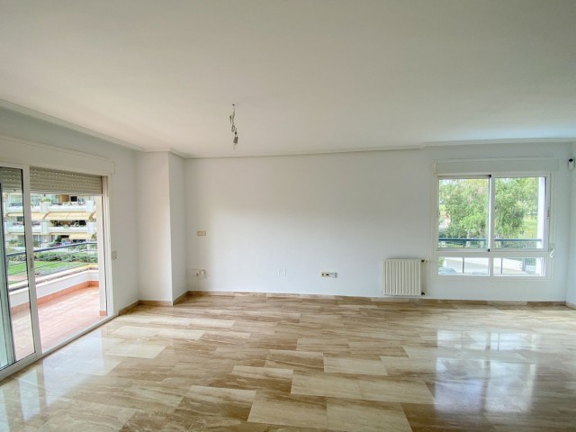 Huoneisto, Guadalmina Alta, R4851319