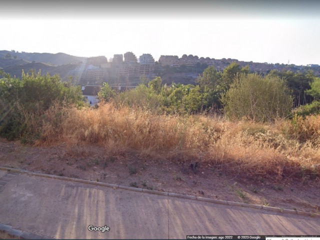  Grundstück in Elviria