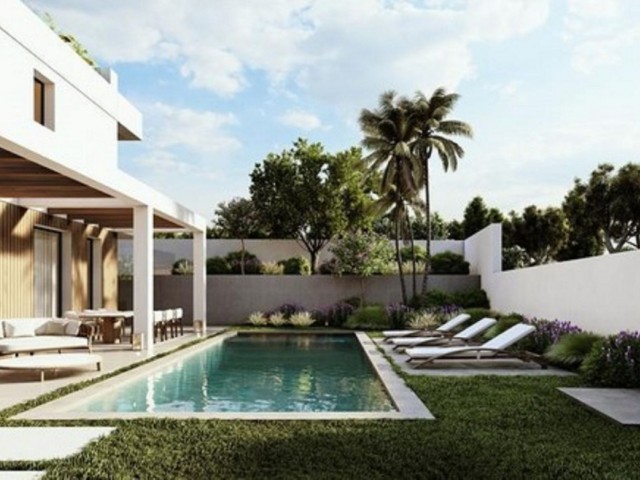  Grundstück in Elviria