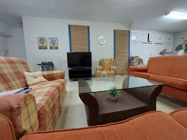 Villa avec 5 Chambres  à Marbella